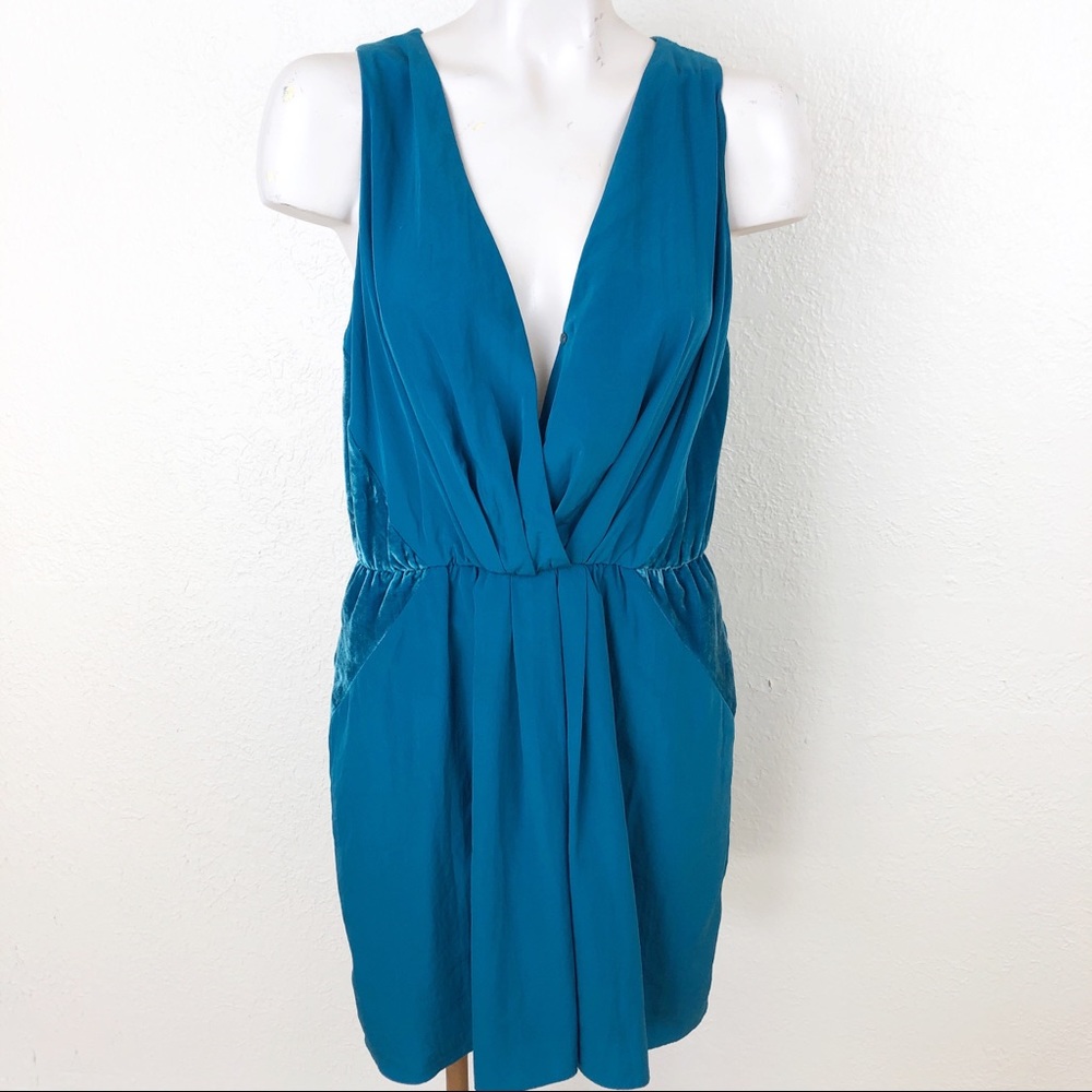 BCBGeneration velvet dress M.            025